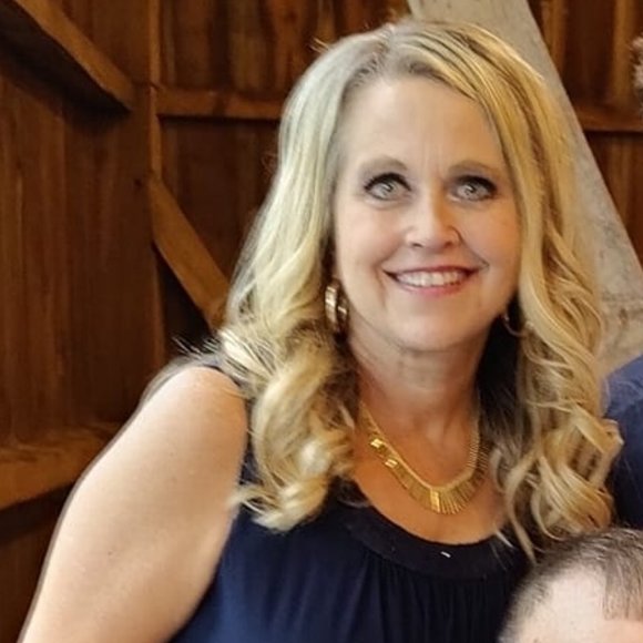 Meet your Posher, Lynda - Picture 1 of 15